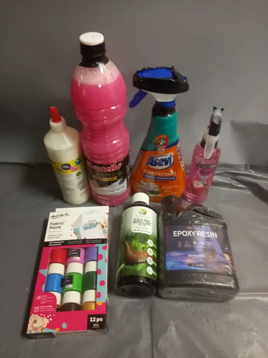 APPROXIMATELY 10 ASSORTED HOUSEHOLD PRODUCTS TO INCLUDE SLUG REPELLENT, DEGREASER, FABRIC PAINT ETC - COLLECTION ONLY 