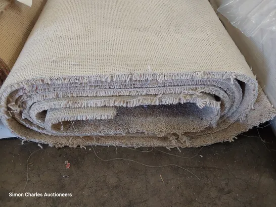 ROLL OF QUALITY STRATHMORE PLATINUM ISABELLA CARPET APPROXIMATELY 5M × 4.45M 