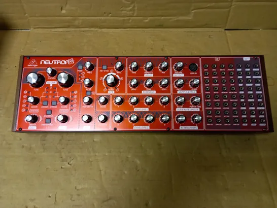 BEHRINGER NEUTRON PARAPHONIC ANALOG AND SEMI MODULAR SYNTHESIZER