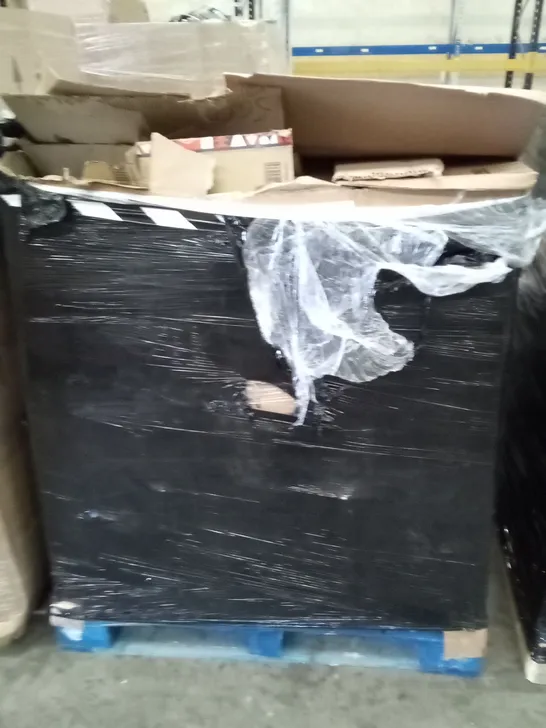 PALLET CONTAINING BOXES OF ASSORTED BOOKS