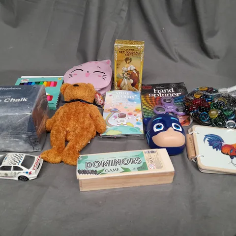 APPROXIMATELY 12 ASSORTED TOYS AND GAMES TO INCLUDE TEDDIES, DOMINOES AND HAND SPINNER