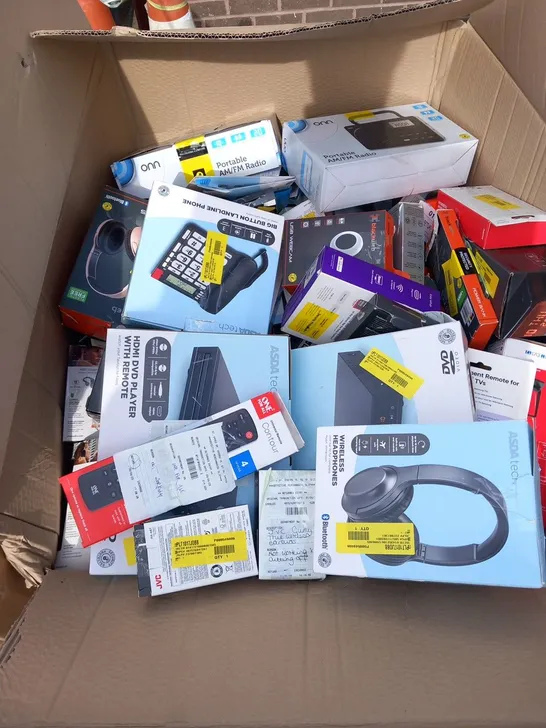 LARGE BOX OF ASSORTED ELECTRICAL PRODUCTS TO INCLUDE; BIG BUTTON LANDLINE PHONE, BLACK WE POWER BANK, ROKU EXPRESS, BLUETOOTH QI CHARGING ALARM CLOCK AND BLACKWEB USB WEBCAM