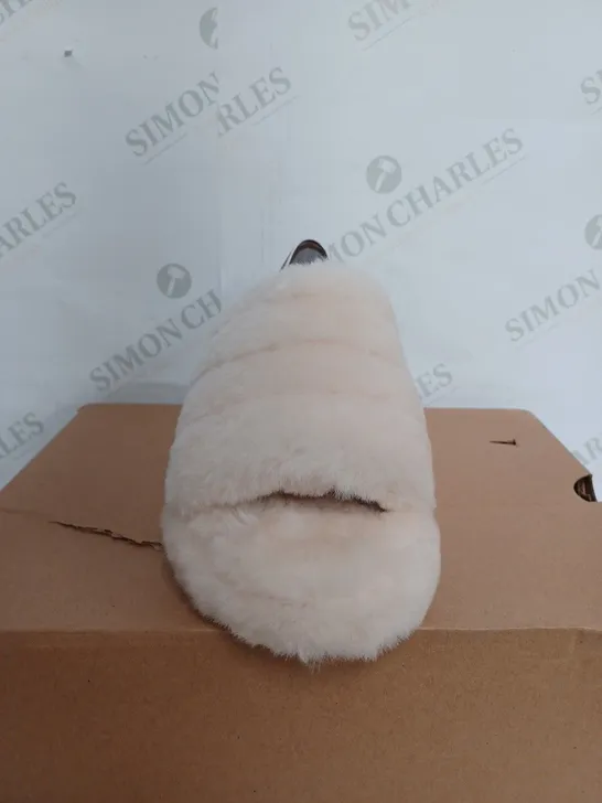 BOXED UGG W FLUFF YEAH SLIDE IN CREAM - UK 5