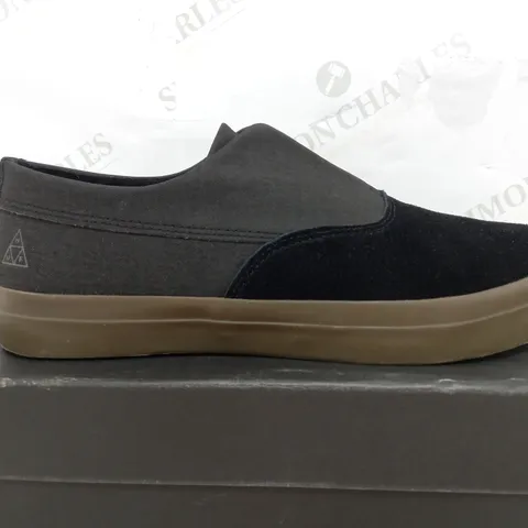 BOXED PAIR OF HUF WORLD WIDE DYLAN SLIP ON TRAINERS IN BLACK & DARK GUM - UK 9.5