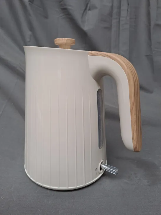 BOXED FAST BOIL CREAM & WOOD EFFECT KETTLE