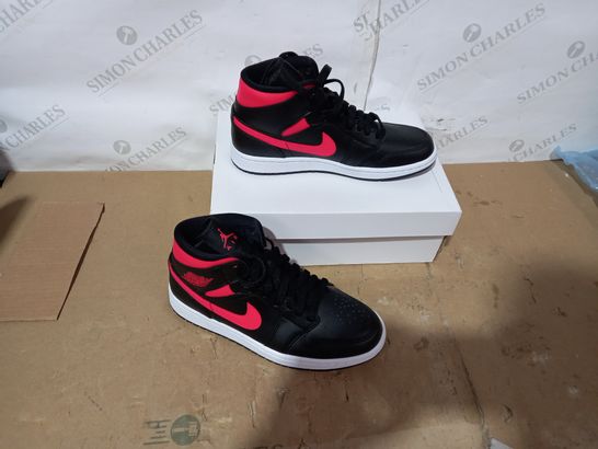 BOXED PAIR OF NIKE BLACK/RED/WHITE HIGHTOPS SIZE 5.5