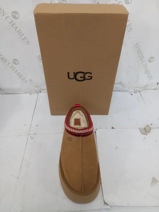 BOXED PAIR OF UGG TAZZ UK 6 