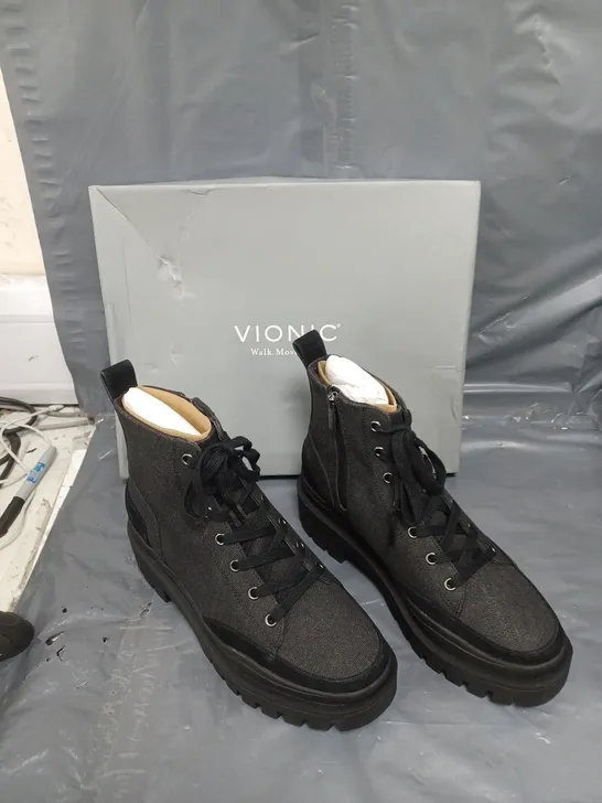 BOXED PAIR OF VIONIC ASPEN HIKER WATERPROOF BLACK BOOTS SIZE 6 1/2 