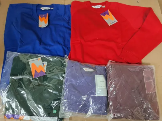 LOT OF APPROXIMATELY 125 ASSORTED SCHOOL JUMPERS IN VARIOUS SIZES AND COLOURS