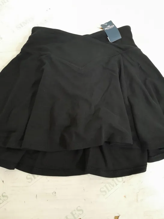 HOLLISTER BLACK TENNIS SKIRT - XS