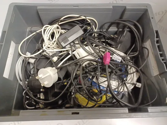 BOX OF APPROX 10 ASSORTED CABLES FOR VARIOUS ITEMS