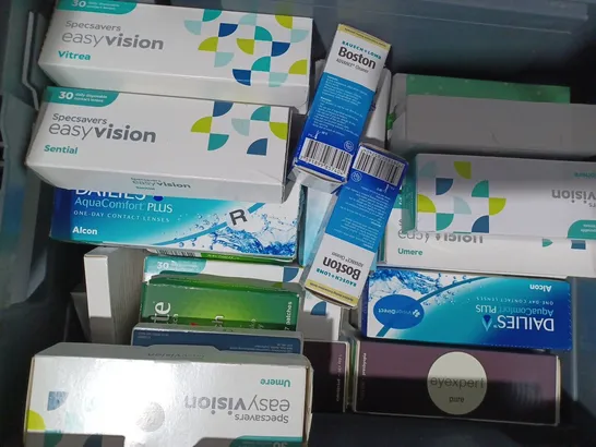 APPROXIMATELY 20 ASSORTED HOUSEHOLD ITEMS TO INCLUDE EASYVISION CONTACT LENSES, BIOTRUE MULTI-PURPOSE SOLUTION, ETC