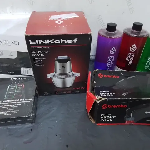 LOT OF APPROXIMATELY 15 ASSORTED HOUSEHOLD ITEMS TO INCLUDE LINKCHEF MINI CHOPPER, BREMBO BRAKEPADS, ALIVIO AIR BED AND YOGA MATS 