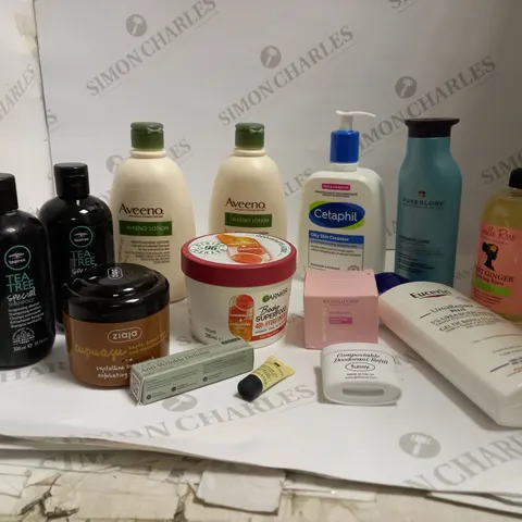 LOT OF APPROXIMATELY 15 HEALTH AND BEAUTY ITEMS TO INCLUDE LUMIN ANTI-WRINKLE, REVOLUTION MATTIFYING CREAM, TEA TREE SHAMPOO