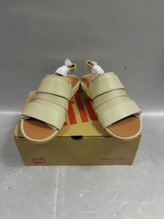 BOXED PAIR OF FITFLOP GRACIE LEATHER BACK STRAP SANDALS - 4.5