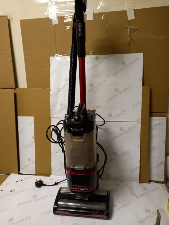 SHARK UPRIGHT VACUUM CLEANER NV602UKT