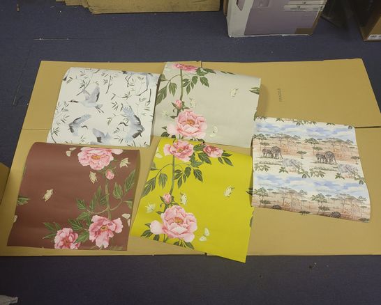 SET OF APPROXIMATELY 12 ASSORTED NATURE QUALITY PAPER PRINTS TO INCLUDE PARROTS, PEACOCKS, FLOWERS, LEOPARDS, ETC