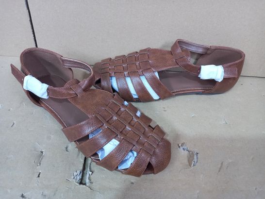 BOXED PAIR OF DESIGNER FAUX LEATHER SANDALS IN BROWN EU SIZE 39