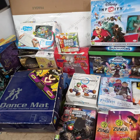 18 ASSORTED ITEMS TO INCLUDE: DISNEY INFINITY STARTER PACK FOR WII, BAND HERO FOR NINTENDO DS, BOOK OF SPELLS FOR PS3, MARIO KART FOR WII, DISNEY FROZEN CROCHET SET ETC 