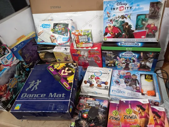 18 ASSORTED ITEMS TO INCLUDE: DISNEY INFINITY STARTER PACK FOR WII, BAND HERO FOR NINTENDO DS, BOOK OF SPELLS FOR PS3, MARIO KART FOR WII, DISNEY FROZEN CROCHET SET ETC 