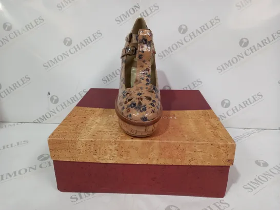 BOXED PAIR OF OPENING CEREMONY FLORAL CORK SOLE HIGH HEELS EU SIZE 39