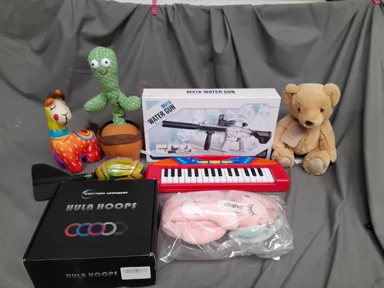 LARGE QAUNTIITY OF ASSORTED TOYS TO INCLUDE TEDDIES, KIDS KEYBOARD AND HULA HOOPS