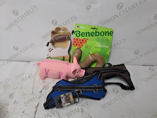 5 ASSORTED PET SUPPLIES TO INCLUDE LEASH, HARNESS, TOY 