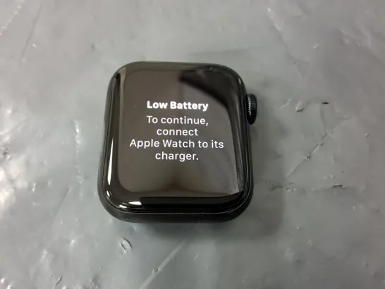 APPLE WATCH SE 40MM WITH STRAP