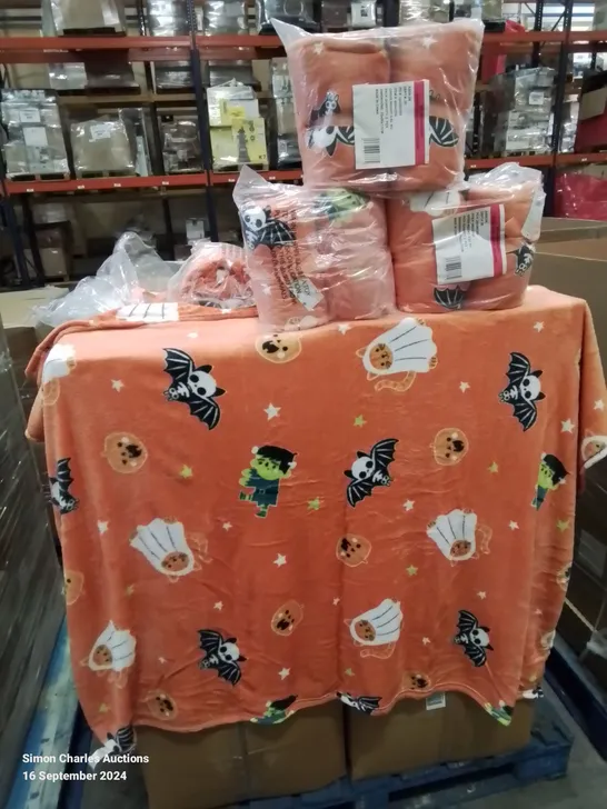 PALLET CONTAINING APPROXIMATELY 140 SETS OF 2 BRAND NEW HALLOWEEN THEMED FLEECED BLANKETS 