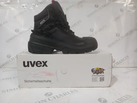 BOXED PAIR OF UVEX BOOTS IN BLACK EU SIZE 39