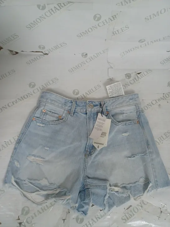 STRADIVARIUS DESTROYED SHORTS IN LIGHT BLUE DENIM SIZE 10