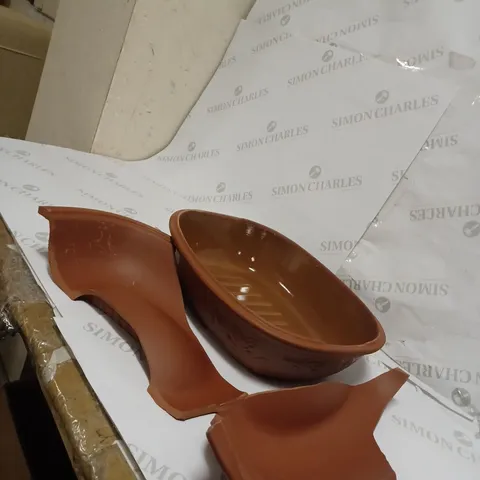 TERRACOTTA ROASTING POT 