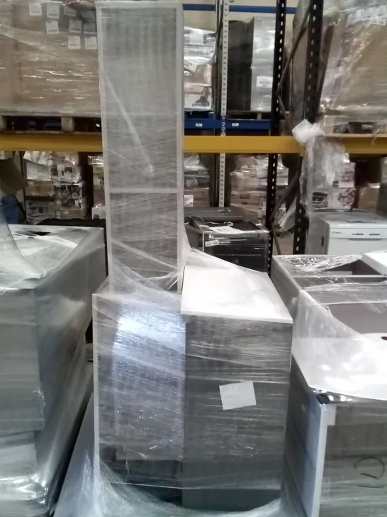 PALLET OF ASSORTED END OF LINE BATHROOM STOCK INCLUDING BATHROOM CABINETS & BASIN