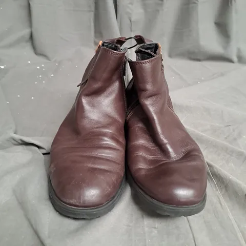 STRIVE DARK BROWN MID TOP BOOTS SIZE 5 