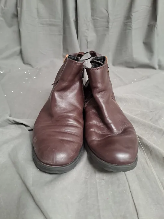 STRIVE DARK BROWN MID TOP BOOTS SIZE 5 