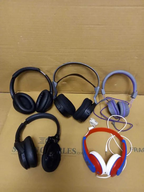 LOT OF APPROXIMATELY 10 WIRELESS & WIRED HEADPHONES TO INCLUDE SONY MDR-RF811R, JLAB JUNIOR, GOJI GLITVBT18 ETC