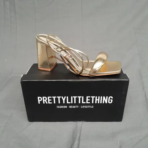 BOXED PAIR OF PRETTYLITTLETHINGS WIDE FIT PU SQUARE TOE QUILTED LOW BLOCK HEEL SANDALS IN GOLD UK 6
