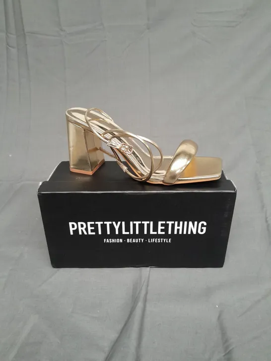 BOXED PAIR OF PRETTYLITTLETHINGS WIDE FIT PU SQUARE TOE QUILTED LOW BLOCK HEEL SANDALS IN GOLD UK 6