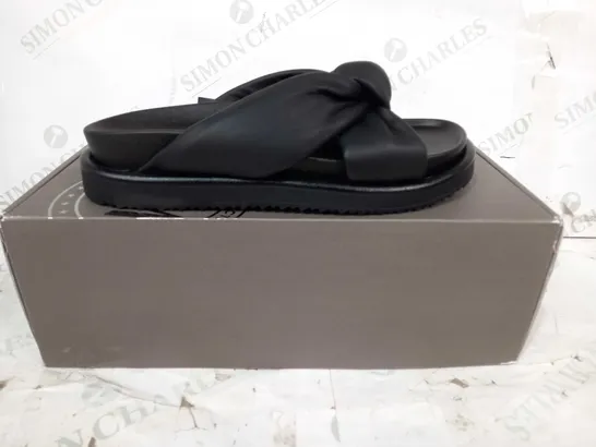 BOXED PAIR OF H&M LEATHER SANDALS IN BLACK UK SIZE 6