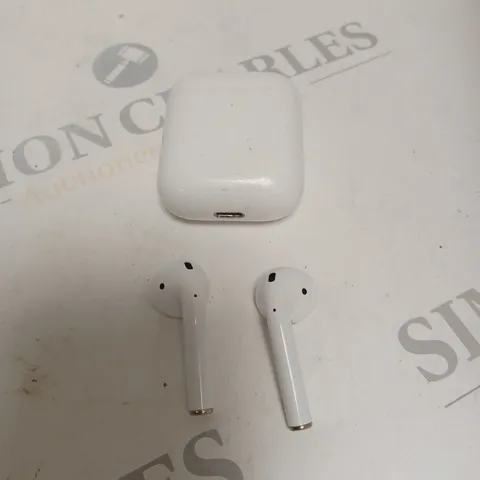 APPLE AIRPODS IN WHITE WITH CHARGING CASE 