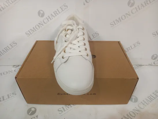 BOXED PAIR OF DUNE LONDON QUILTED LEATHER SHOES IN WHITE SIZE 6