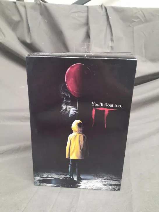 IT - PENNYWISE THE CLOWN ACTION FIGURE