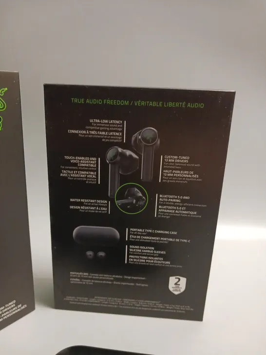 BOXED RAZER HAMMERHEAD WIRELESS HEADPHONES IN BLACK AND GREEN INCLUDES CHARGING CASE, CABLE, WRIST STRAP AND SPARE BUDS