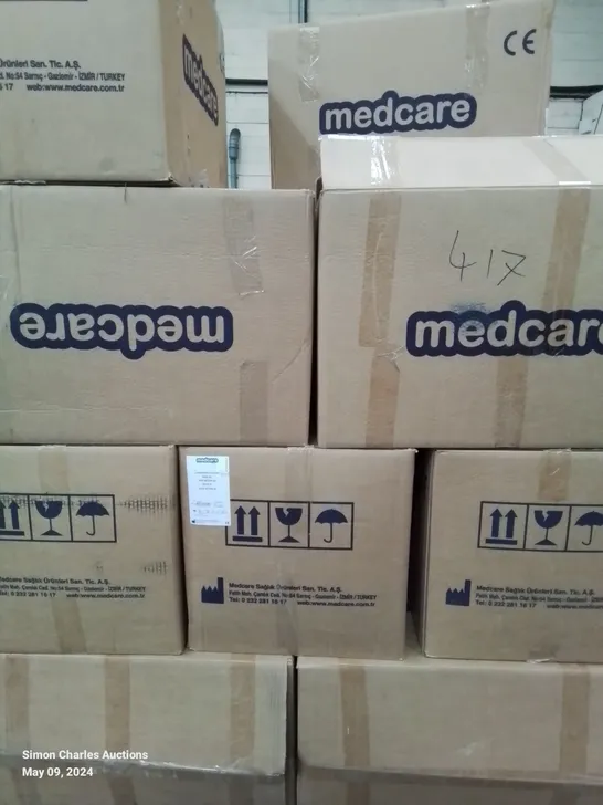 PALLET OF APPROXIMATELY 800 ASSORTED BRAND NEW MEDICARE LAMINATED NON STERILE GOWNS - SIZE XL