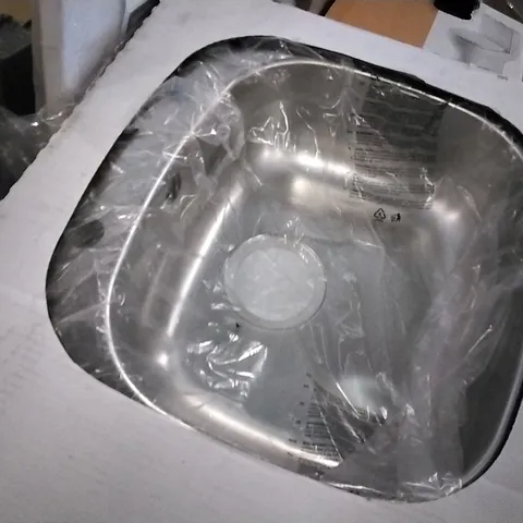 BOXED UTILITY BOWL SINK WITH DRAINER 