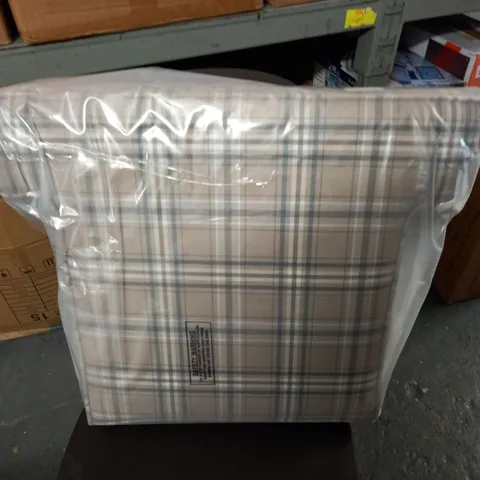 BAGGED NATURAL CHECK SINGLE SEAT CUSHION