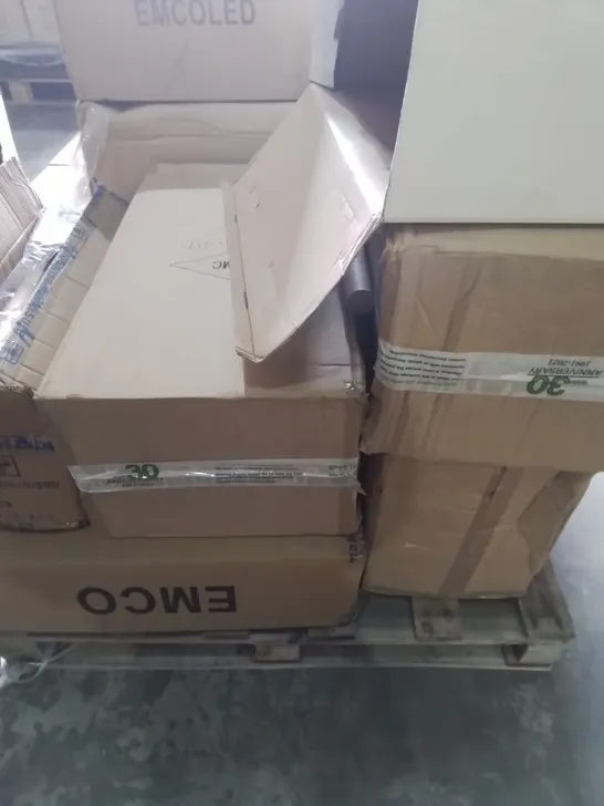 PALLET OF APPROXIMATELY 8 MULTI PACK BOXES OF EMCOLED TO INCLUDE - LOW ENERGY FLOOD LIGHT , EMCOLED 6W BULB , OL024SS DOWNLIGHT ETC   - COLLECTION ONLY