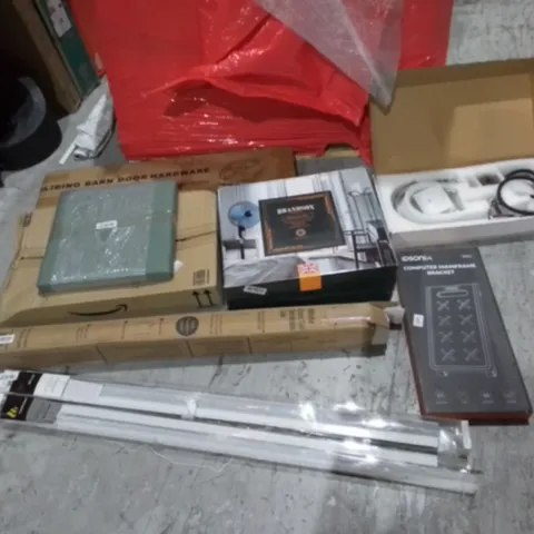 PALLET OF ASSORTED ITEMS TO INCLUDE: KITCHEN MIXER TAP, PEDESTAL FAN, COMPUTER MAINFRAME BRACKET, WHITE EXTRA TALL RETRACTABLE GATE ETC