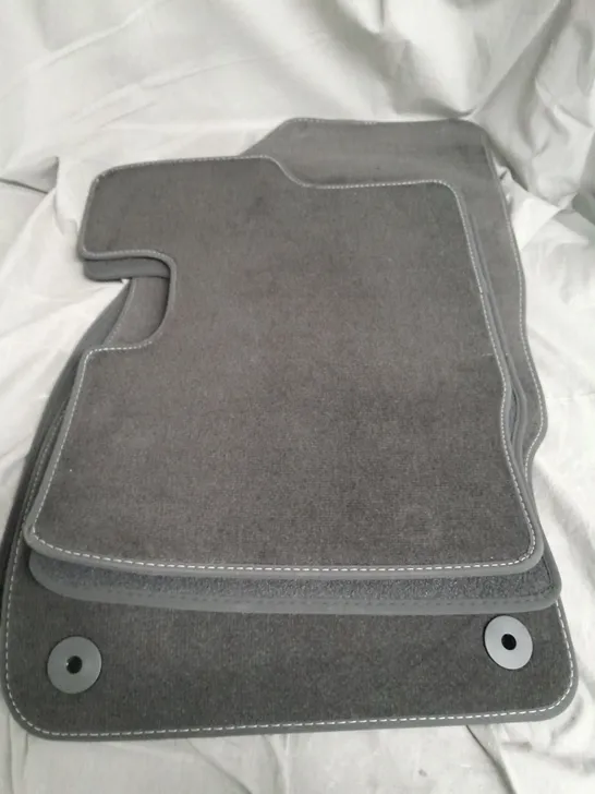 SET OF CORSA FLOOR MATS 