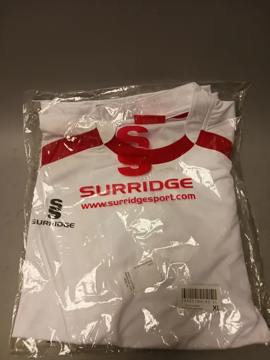 9 X SURRIDGE MENS FOOTBALL JERSEYS IN ASSORTED SIZES 